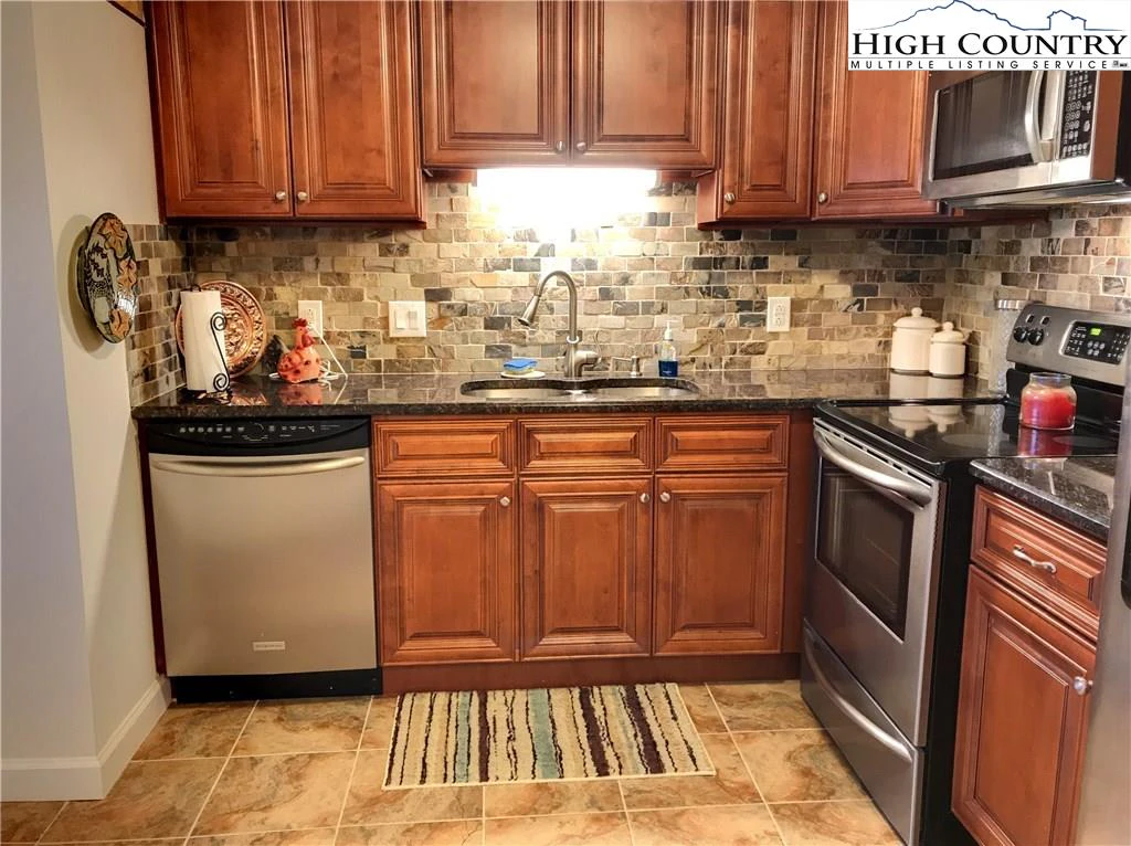 Image number 20 for the current listing