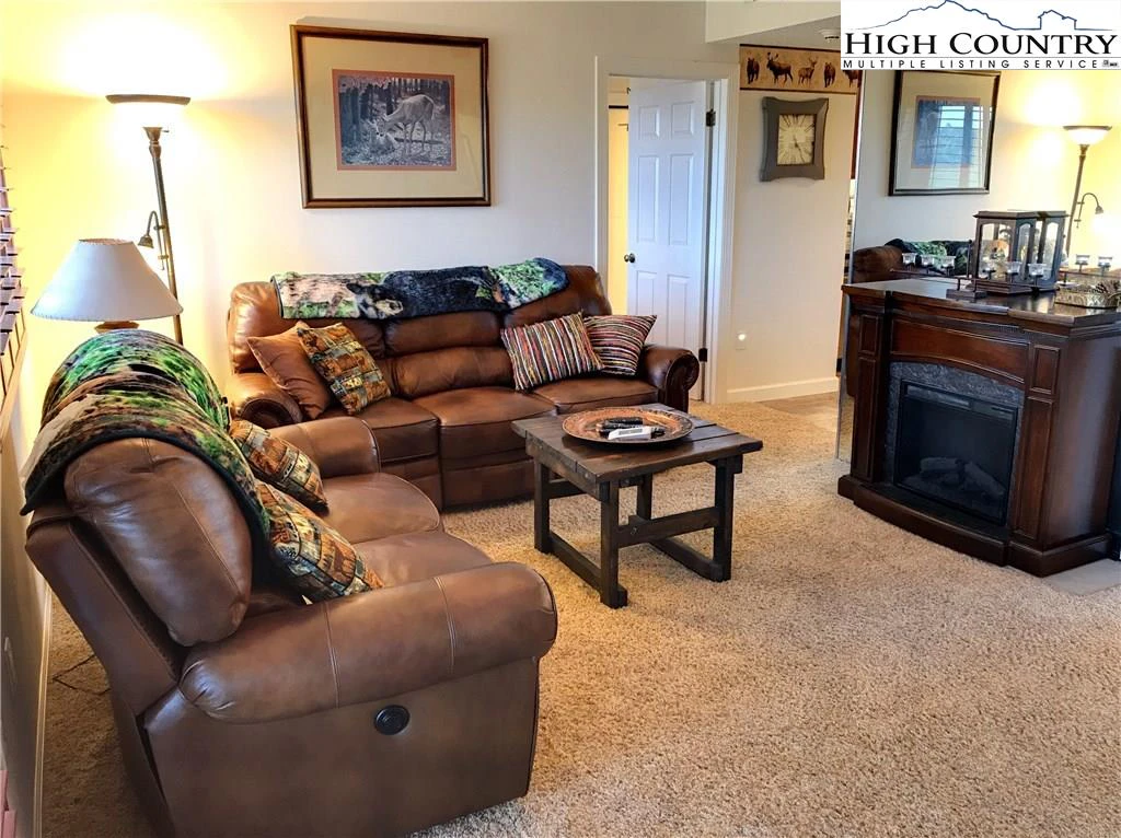 Image number 18 for the current listing