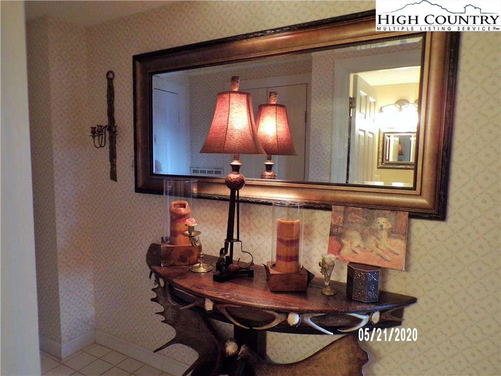 Image number 2 for the current listing