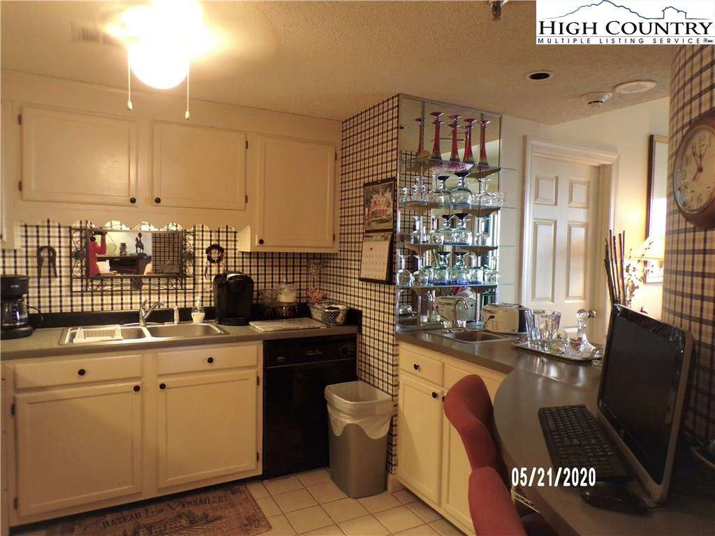 Image number 13 for the current listing
