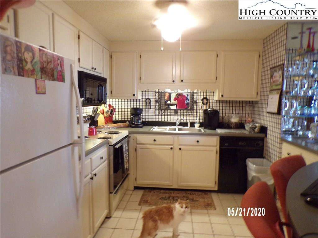 Image number 12 for the current listing