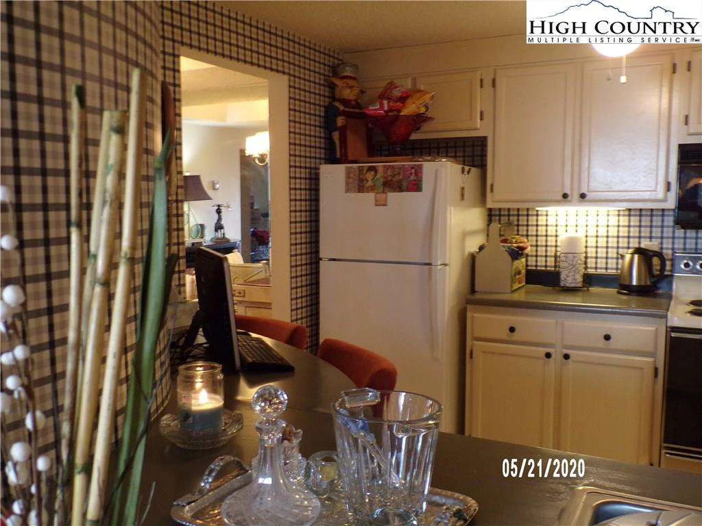 Image number 11 for the current listing