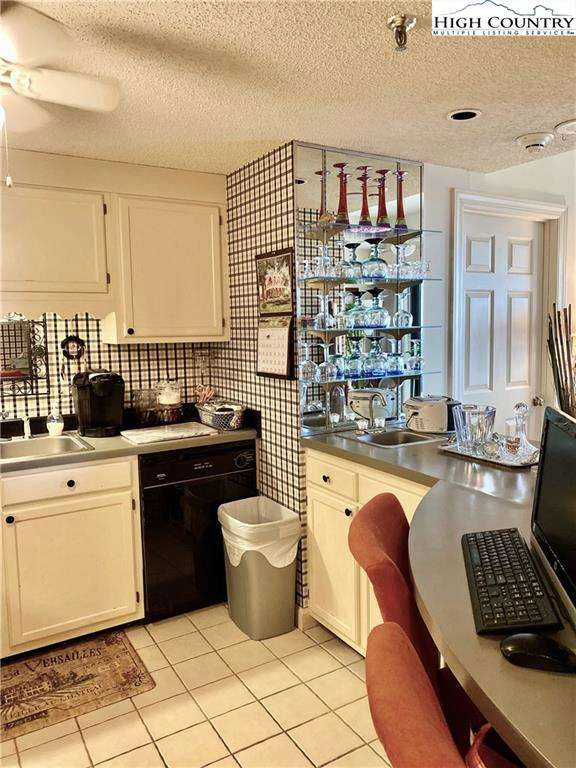 Image number 9 for the current listing