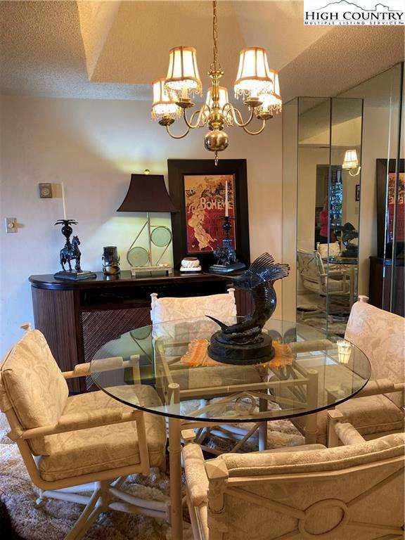 Image number 8 for the current listing