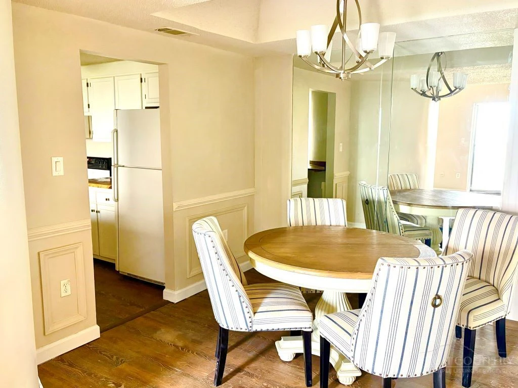 Image number 6 for the current listing