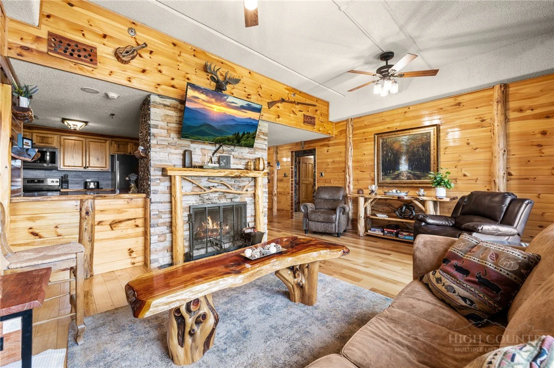 Image number 1 for the current listing
