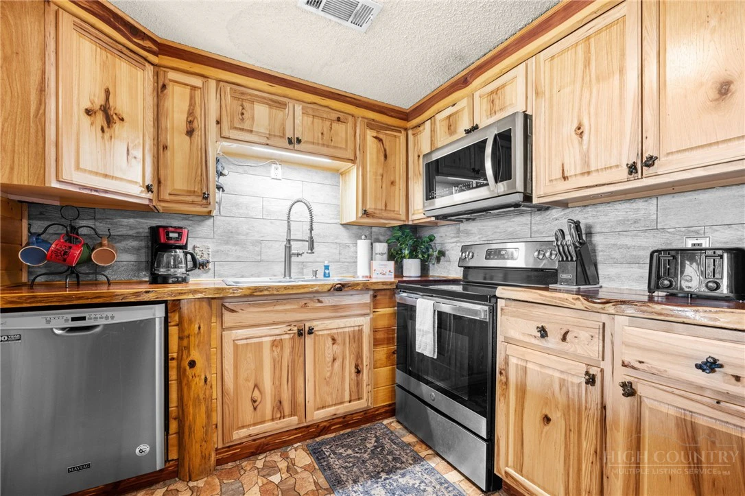 Image number 19 for the current listing