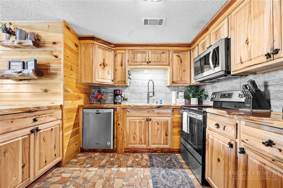 Image number 18 for the current listing