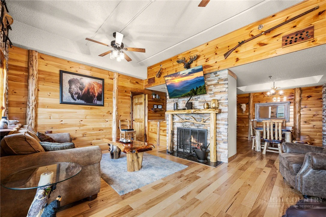 Image number 16 for the current listing