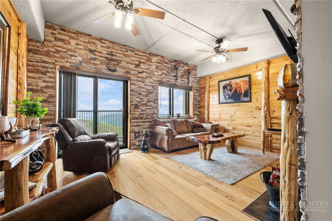 Image number 14 for the current listing