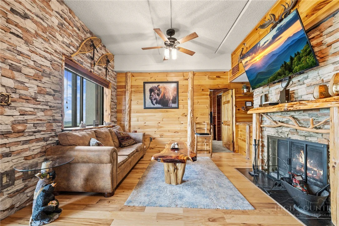 Image number 2 for the current listing
