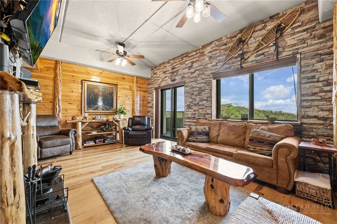 Image number 13 for the current listing