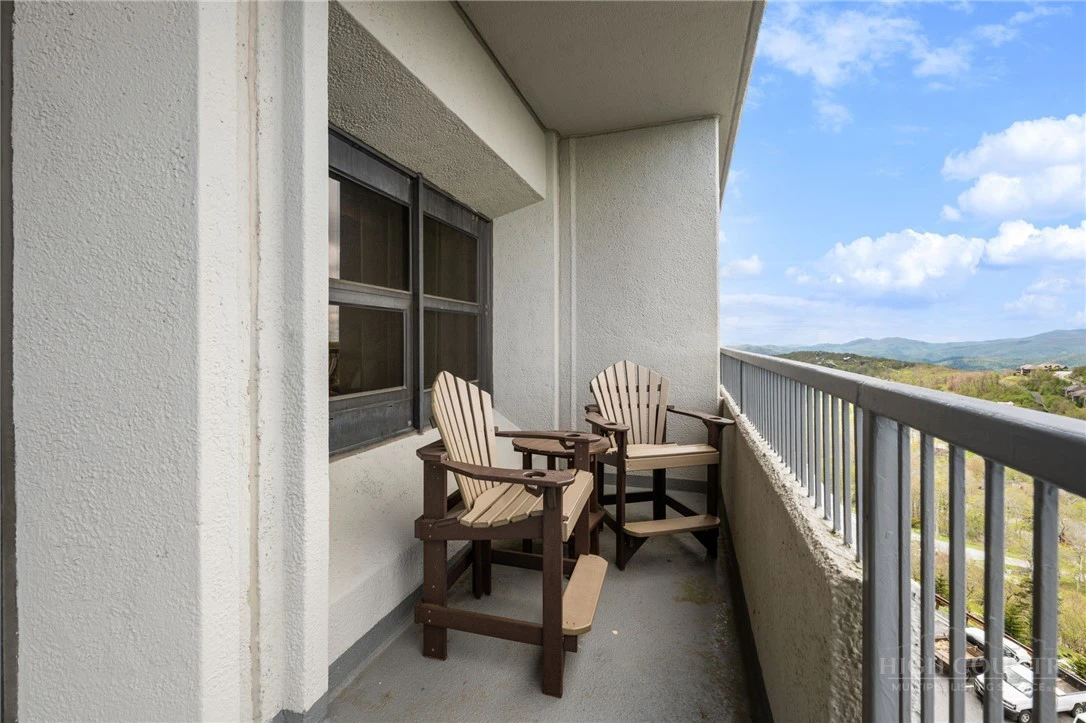 Image number 4 for the current listing