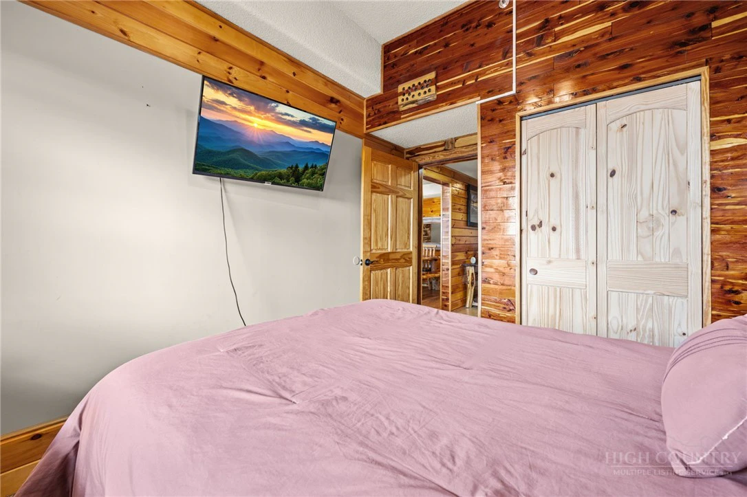 Image number 11 for the current listing