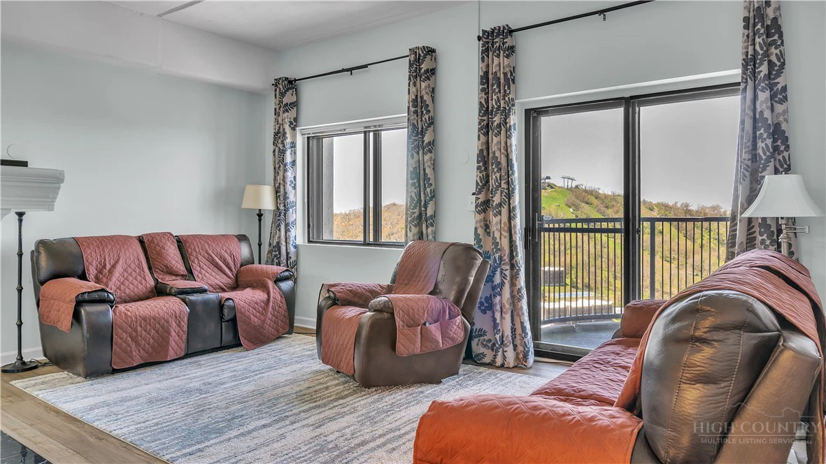 Image number 3 for the current listing