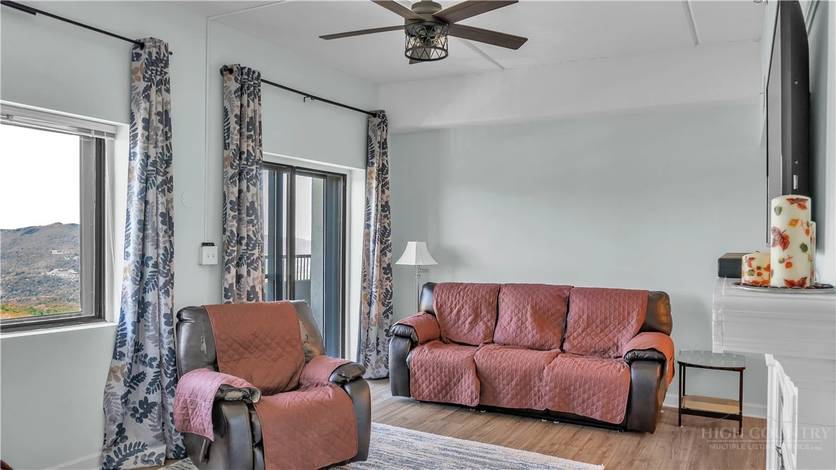 Image number 4 for the current listing