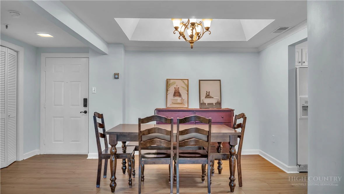Image number 7 for the current listing