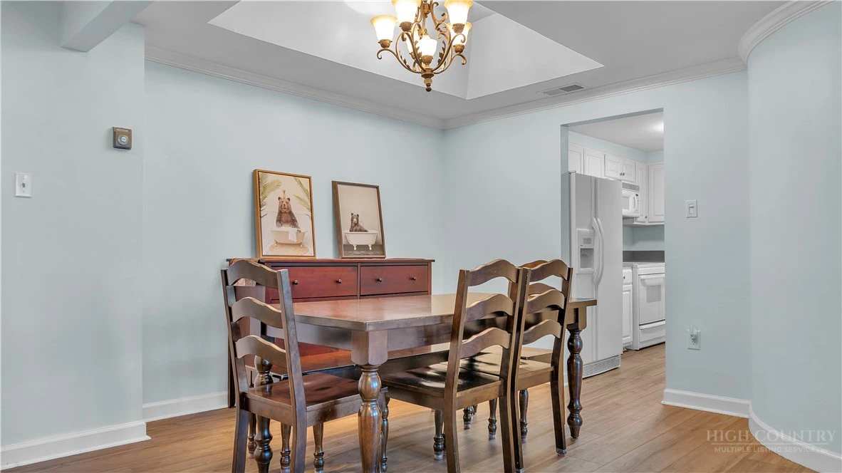 Image number 8 for the current listing