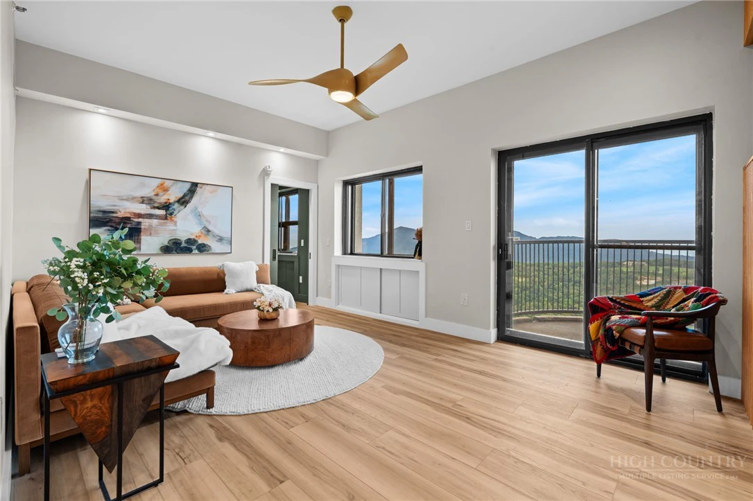 Image number 5 for the current listing