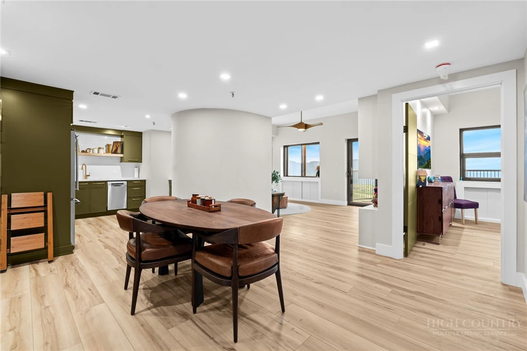 Image number 10 for the current listing