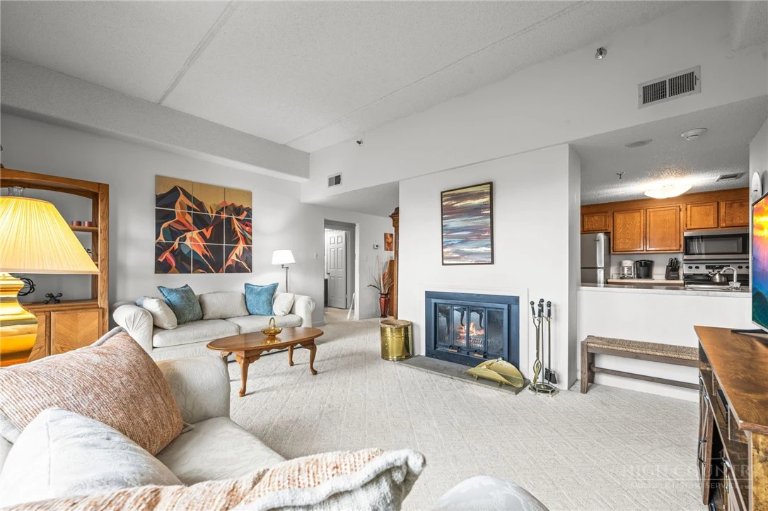 Image number 3 for the current listing