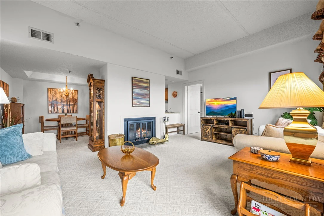 Image number 4 for the current listing