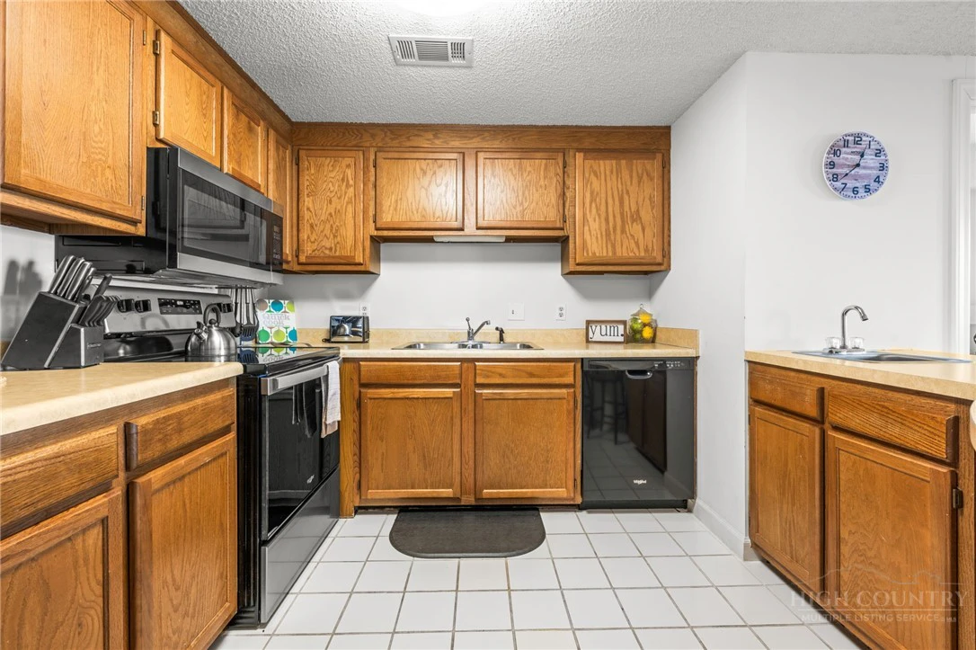 Image number 14 for the current listing