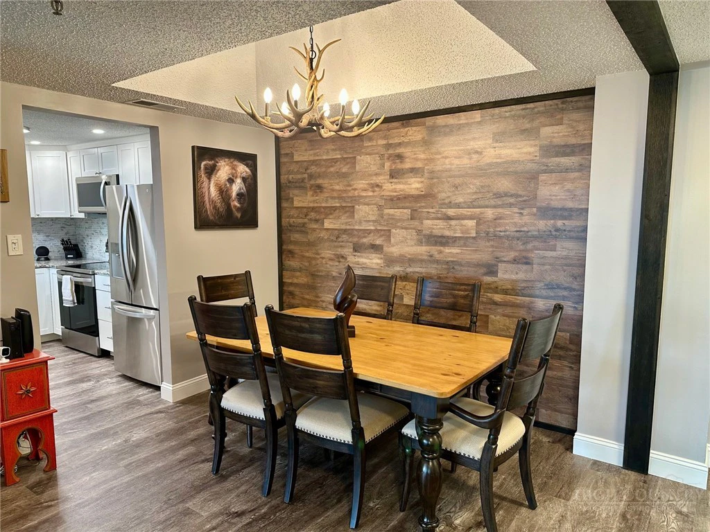 Image number 1 for the current listing