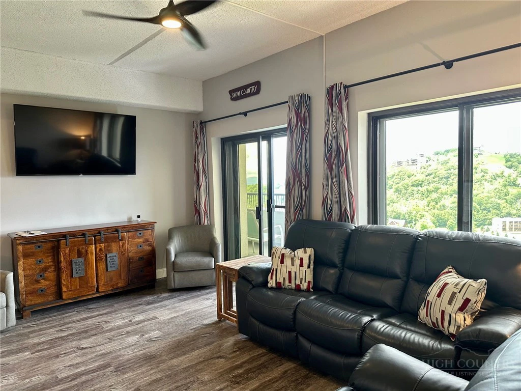 Image number 14 for the current listing