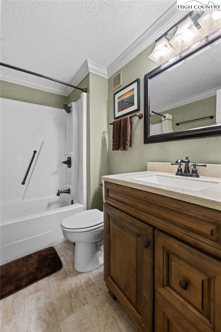 Image number 4 for the current listing