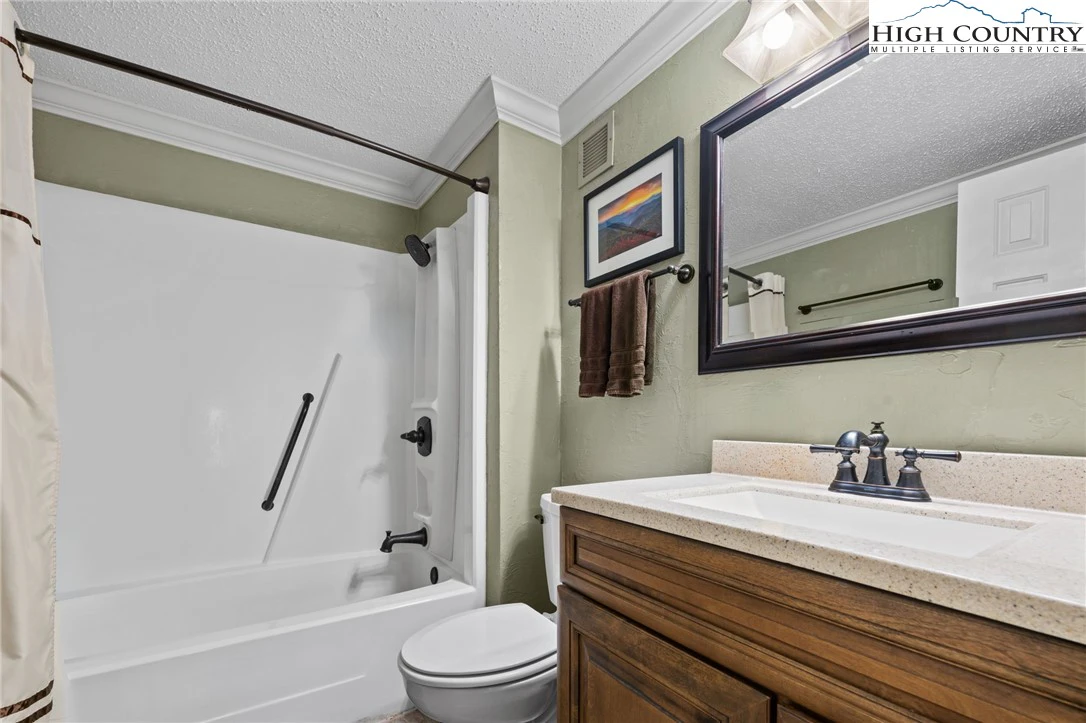 Image number 3 for the current listing