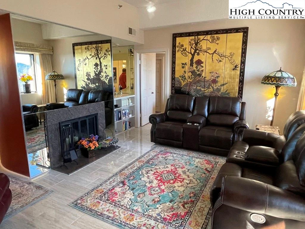 Image number 15 for the current listing