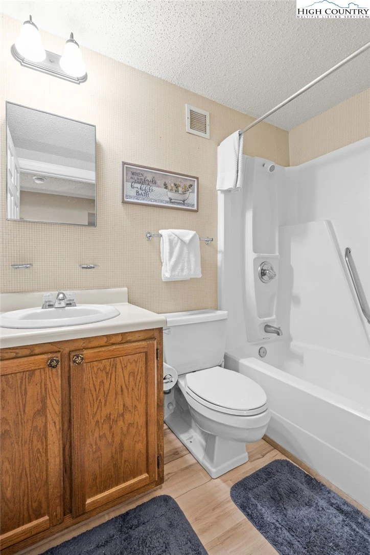 Image number 5 for the current listing