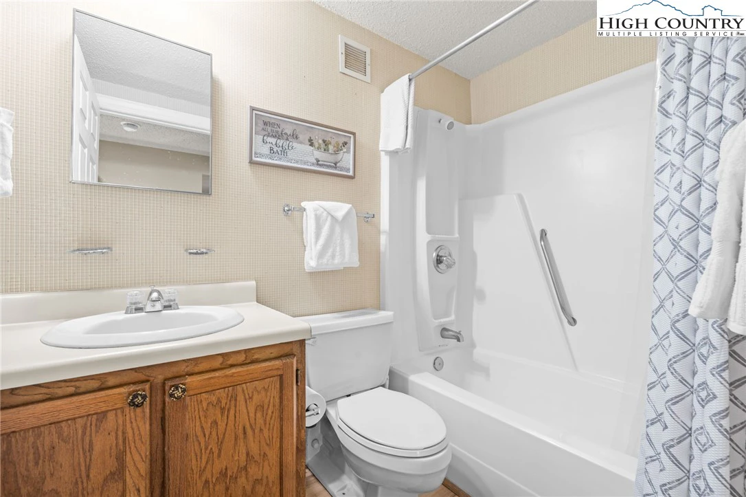 Image number 4 for the current listing