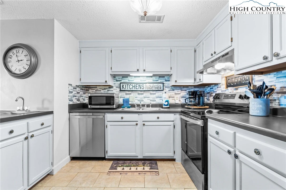 Image number 19 for the current listing