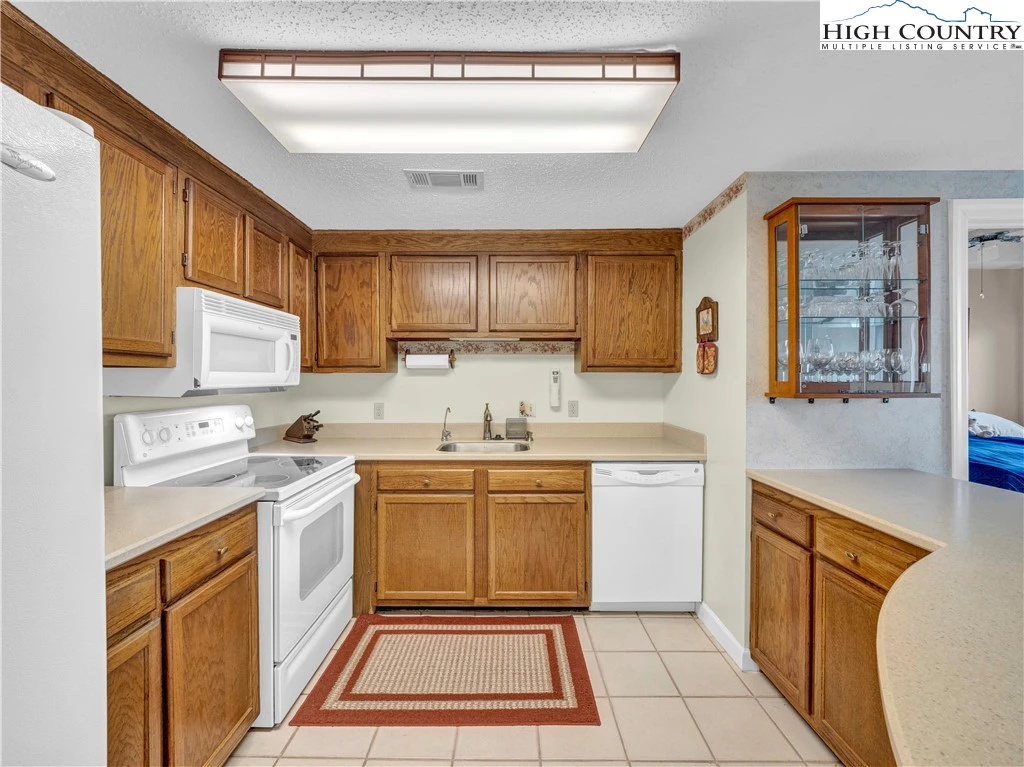 Image number 5 for the current listing