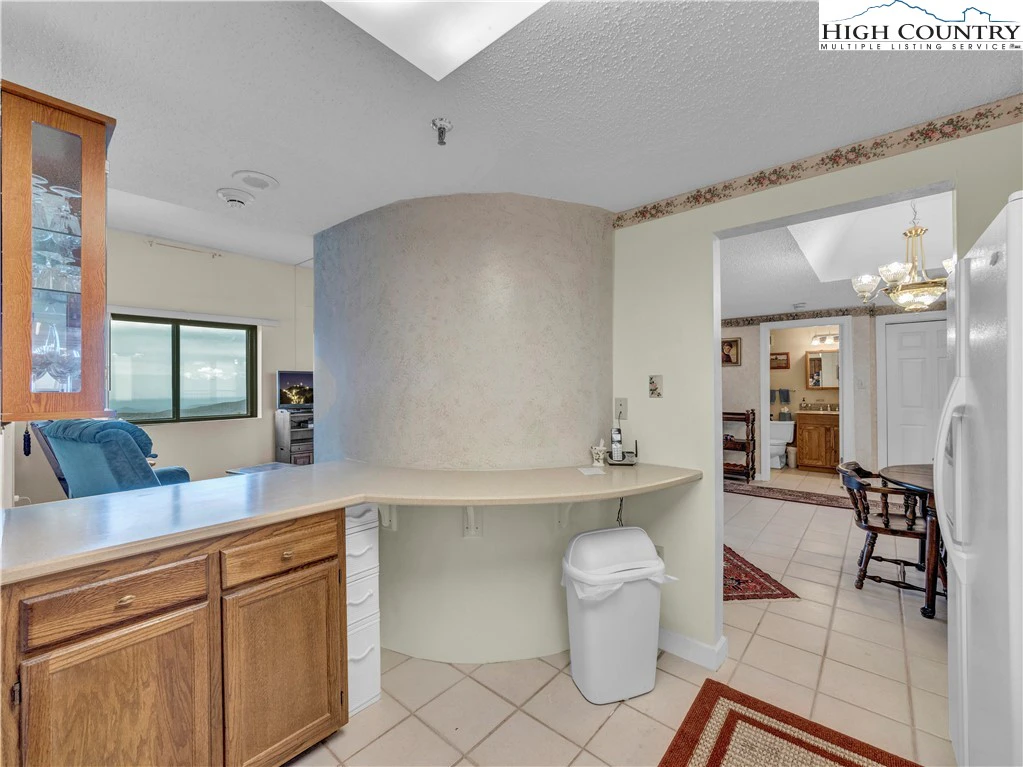 Image number 6 for the current listing