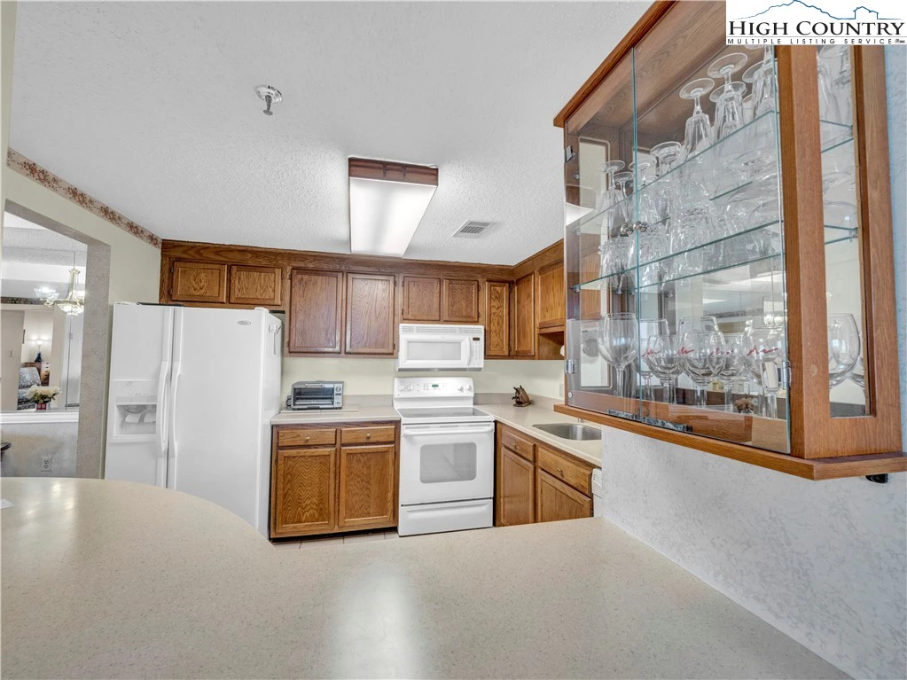 Image number 7 for the current listing