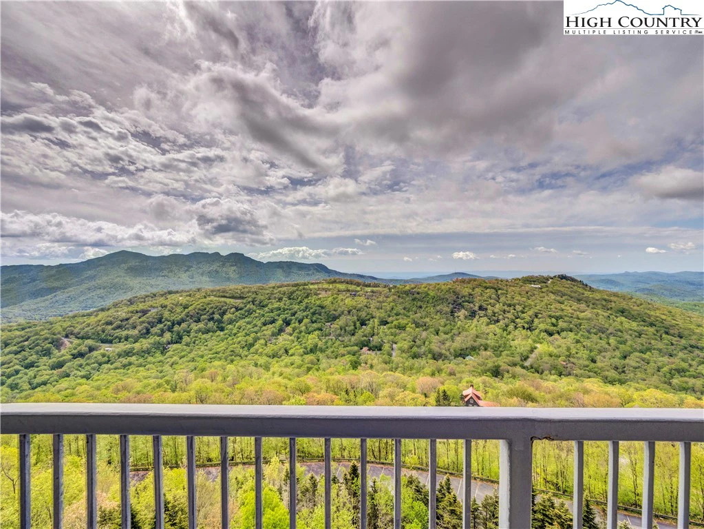 Image number 19 for the current listing