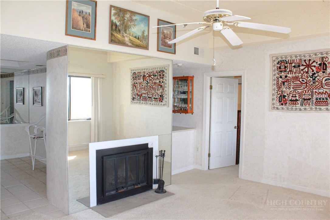 Image number 4 for the current listing