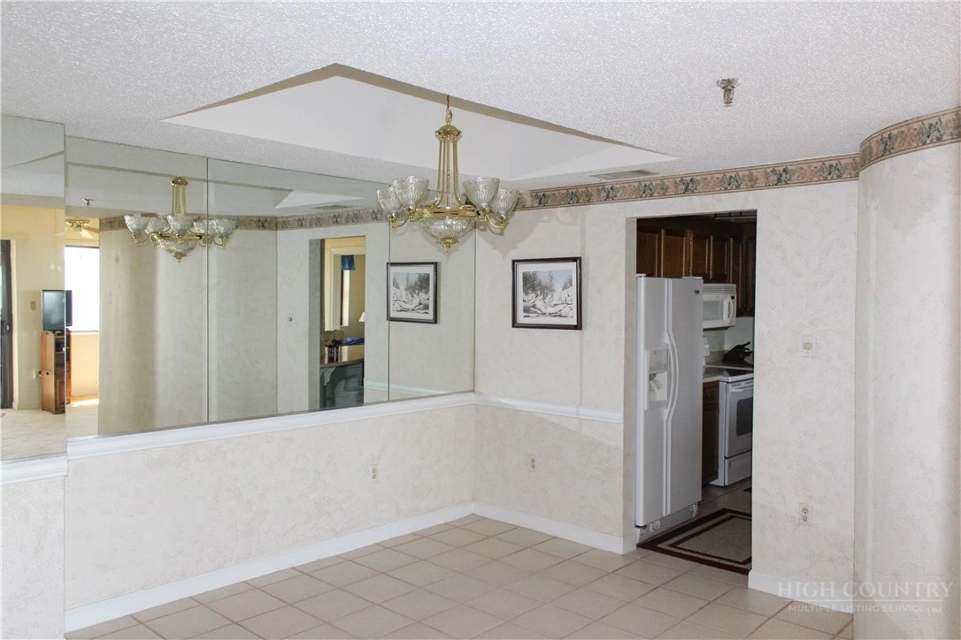Image number 8 for the current listing