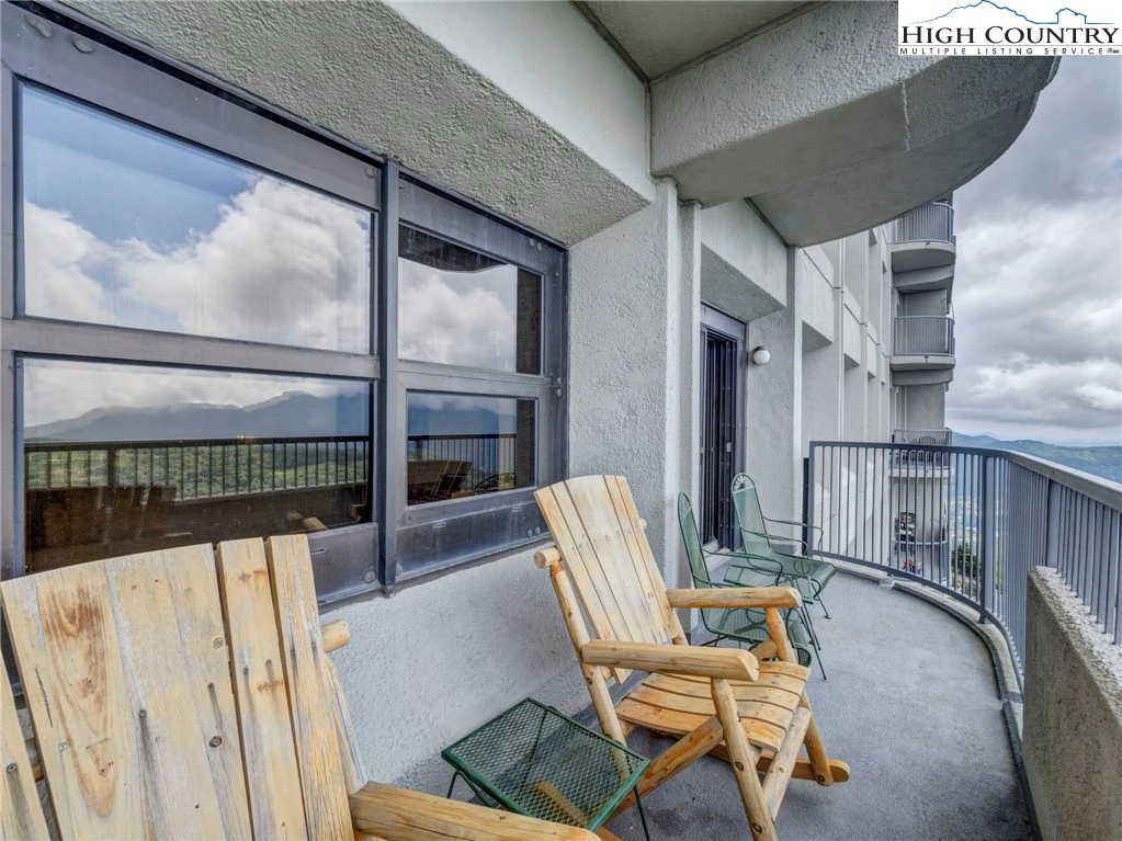 Image number 4 for the current listing