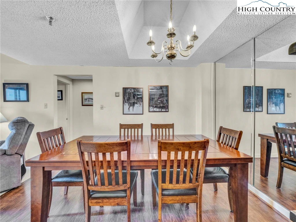 Image number 20 for the current listing