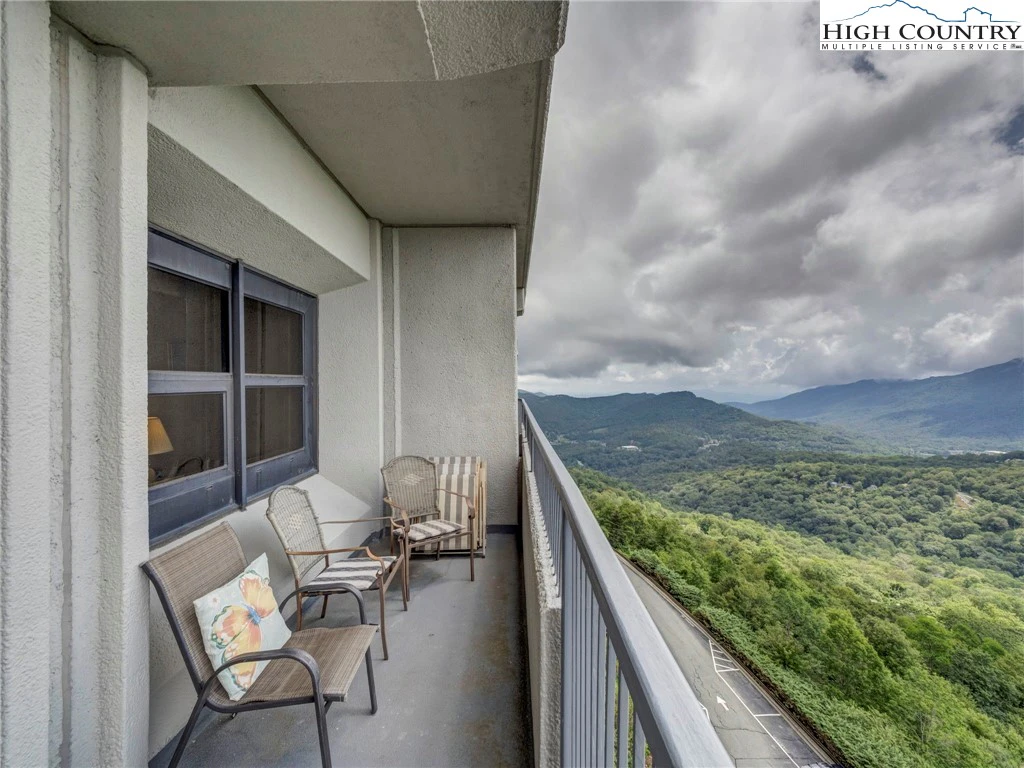Image number 5 for the current listing