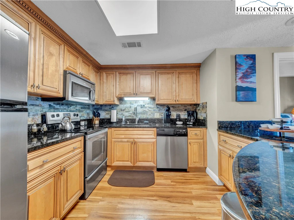 Image number 9 for the current listing