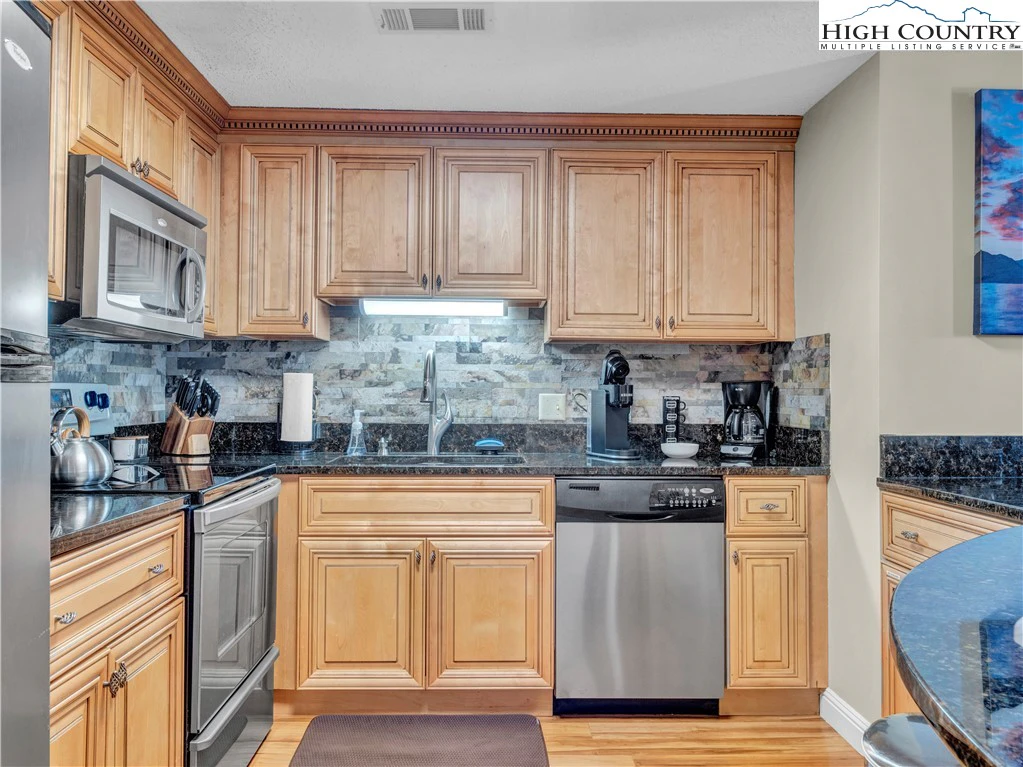 Image number 10 for the current listing