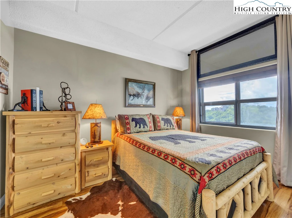 Image number 16 for the current listing