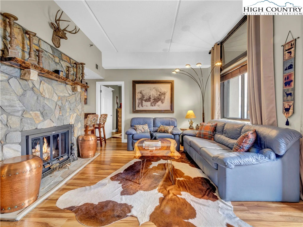 Image number 7 for the current listing