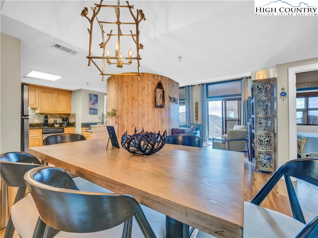 Image number 15 for the current listing