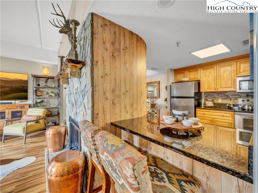Image number 8 for the current listing